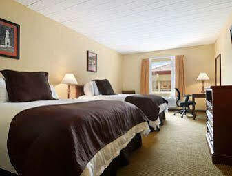 Super 8 Monterey Otel Dış mekan fotoğraf